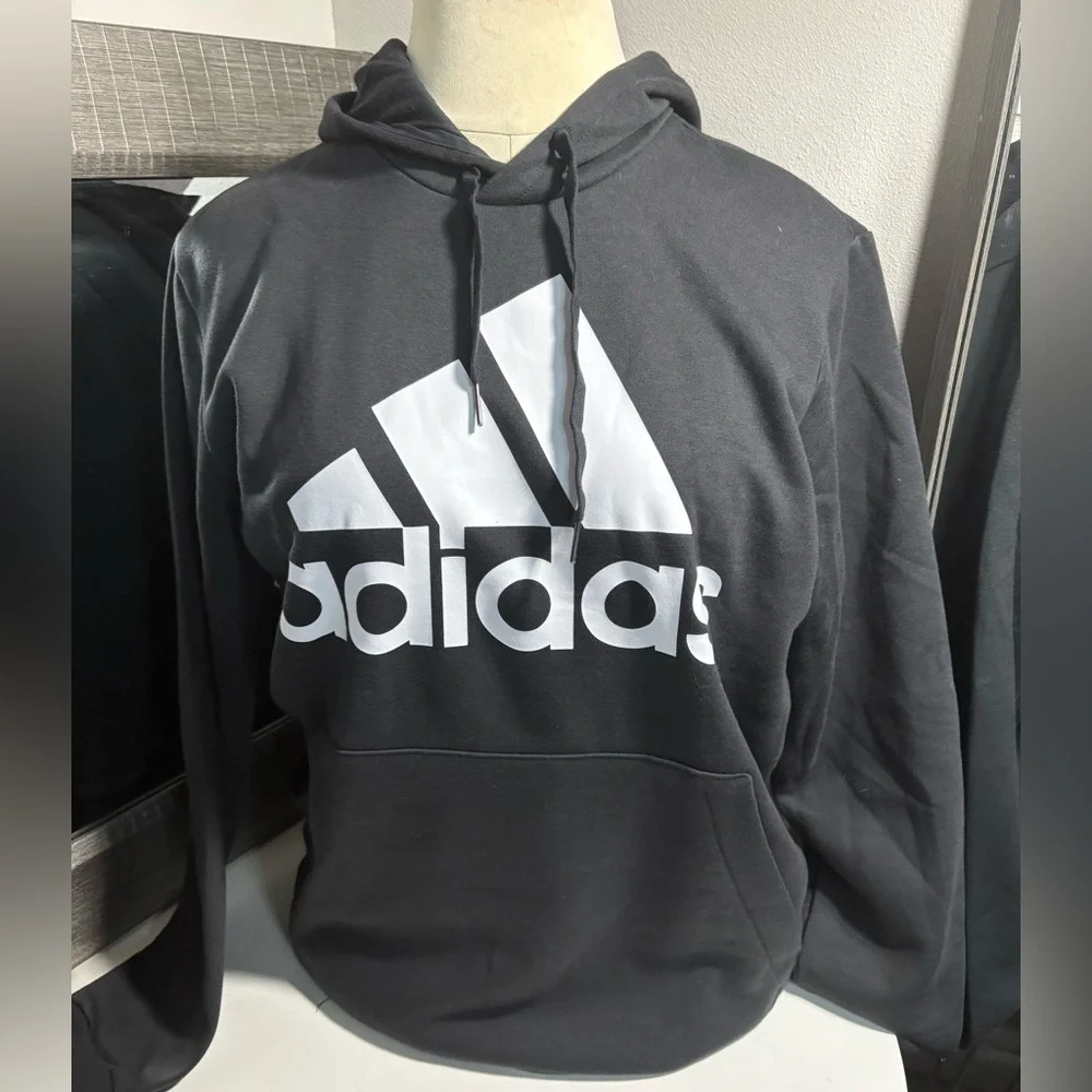 NWT - Adidas essentials fleece logo hoodie men’s size XL